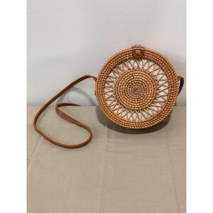 Round rattan purse